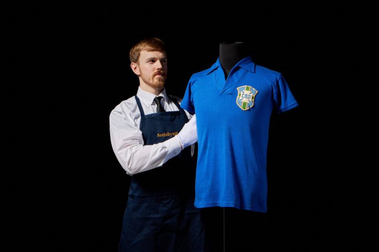 Jersey Pele Yang Dipakai Tahun 1958 Akan Dilelang